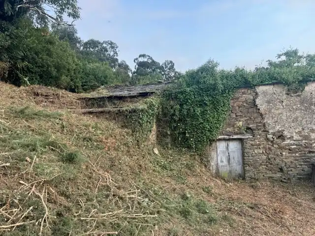 Außenansicht von Country house zum Verkauf in Castropol