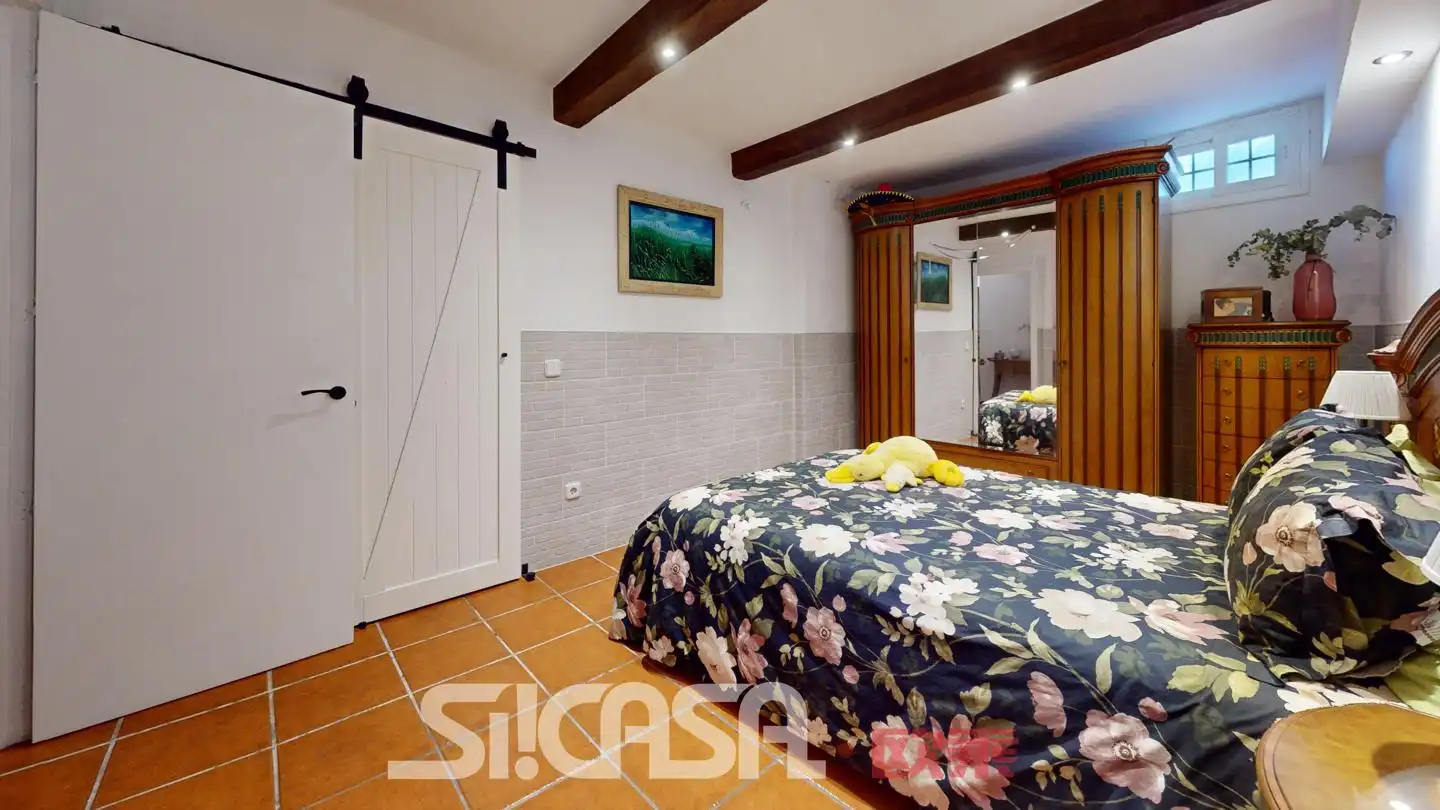 Schlafzimmer von Einfamilien-Reihenhaus zum Verkauf in Parla mit Klimaanlage, Heizung und Privatgarten