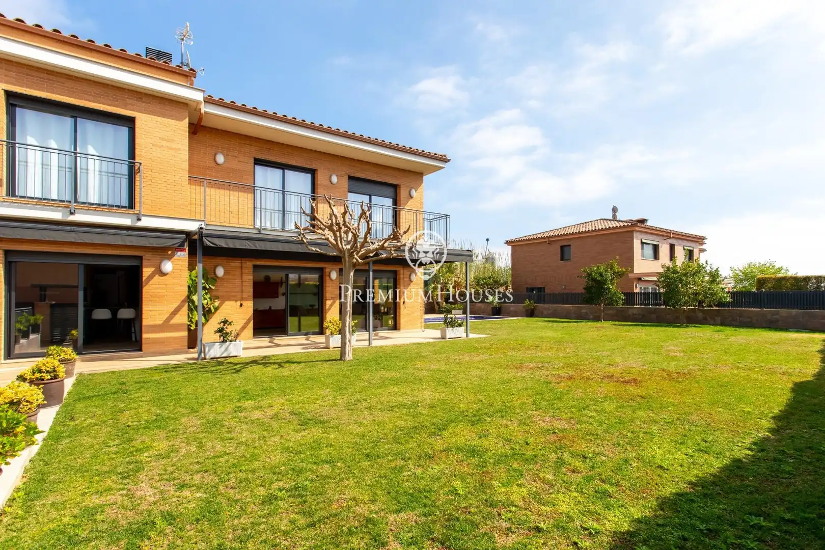 Vista exterior de Casa o xalet en venda en Cabrera de Mar amb Calefacció, Jardí privat i Parquet
