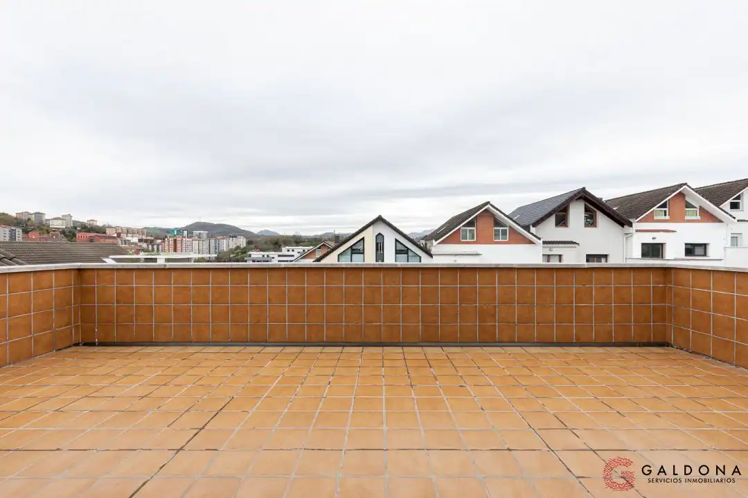 Terrassa de Casa adosada en venda en Donostia - San Sebastián  amb Aire condicionat, Calefacció i Jardí privat