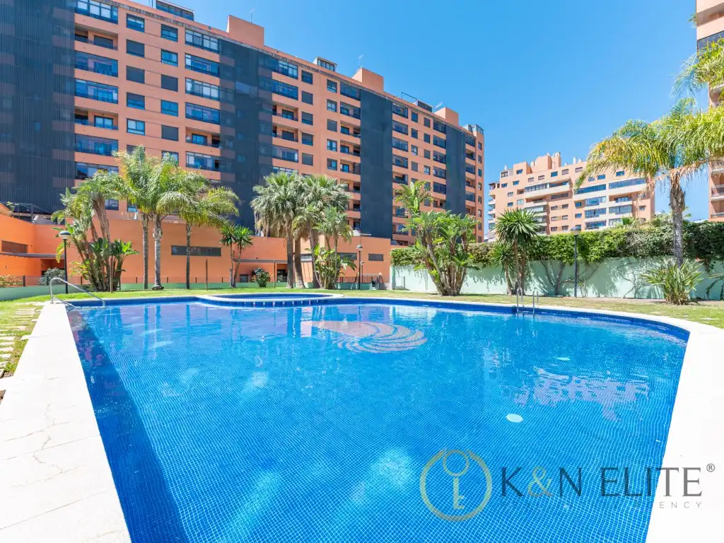 Piscina de Pis de lloguer en Alicante / Alacant amb Aire condicionat, Jardí privat i Terrassa