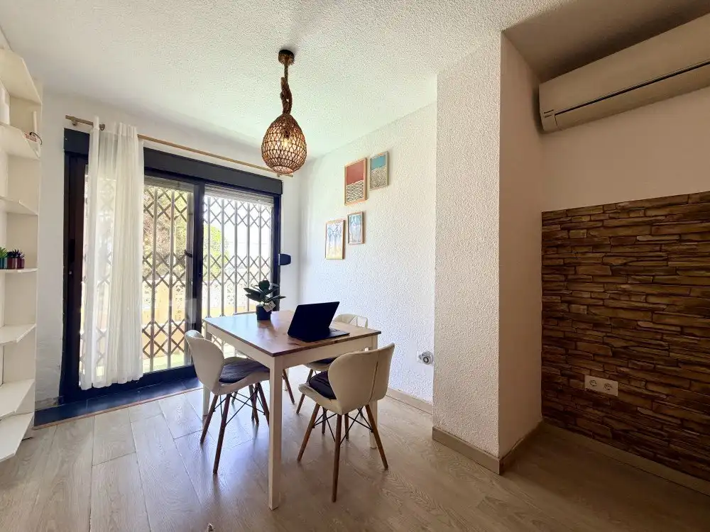 Menjador de Planta baixa en venda en Torrevieja amb Aire condicionat, Parquet i Terrassa
