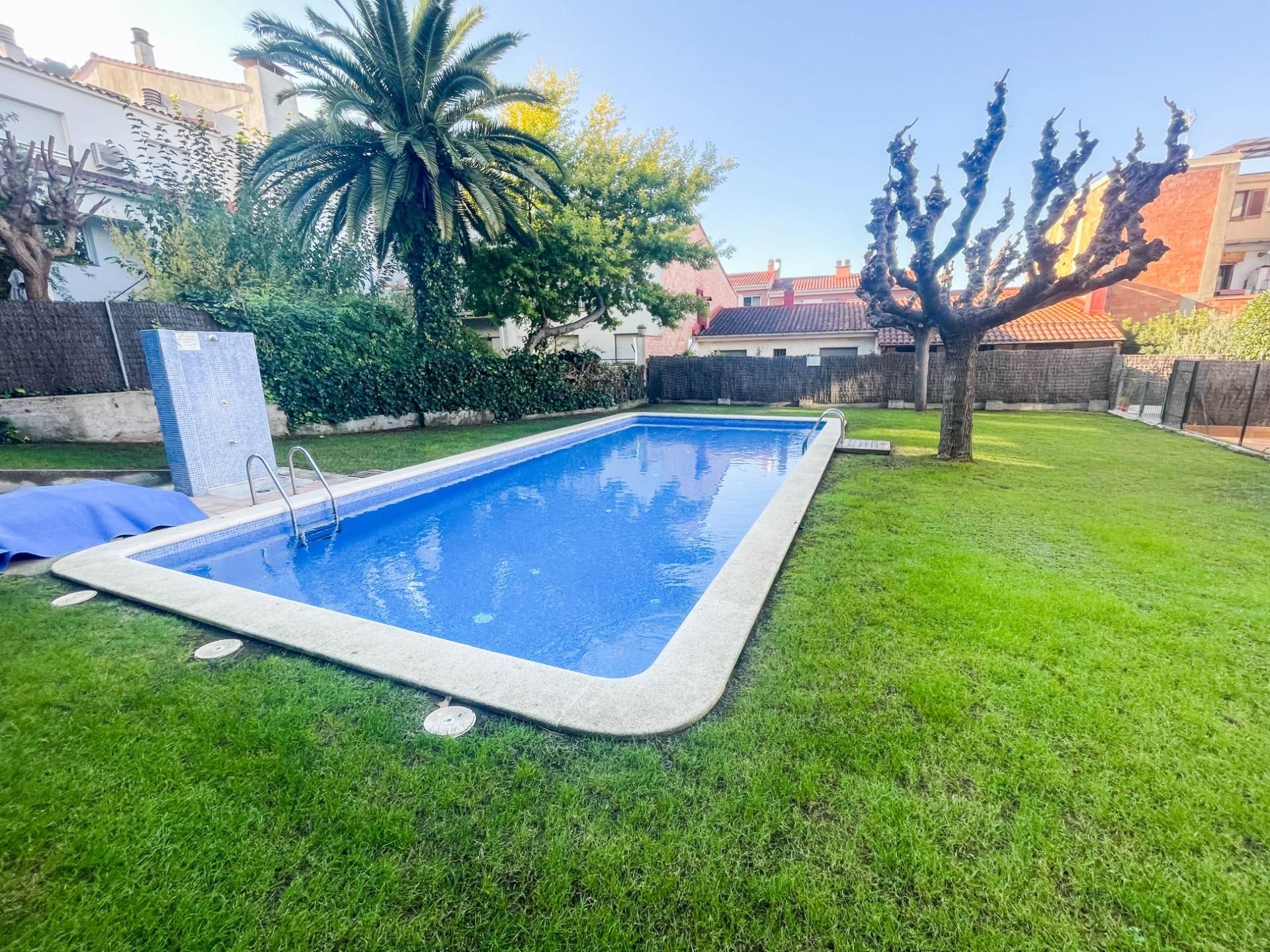 Swimming pool of Flat for sale in Castellví de Rosanes  with Private garden, Parquet flooring and Terrace