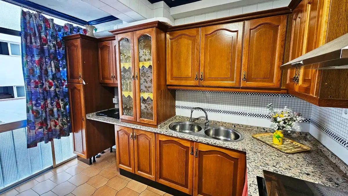 Kitchen of Flat for sale in Sevilla  with Air Conditioner, Terrace and Balcony