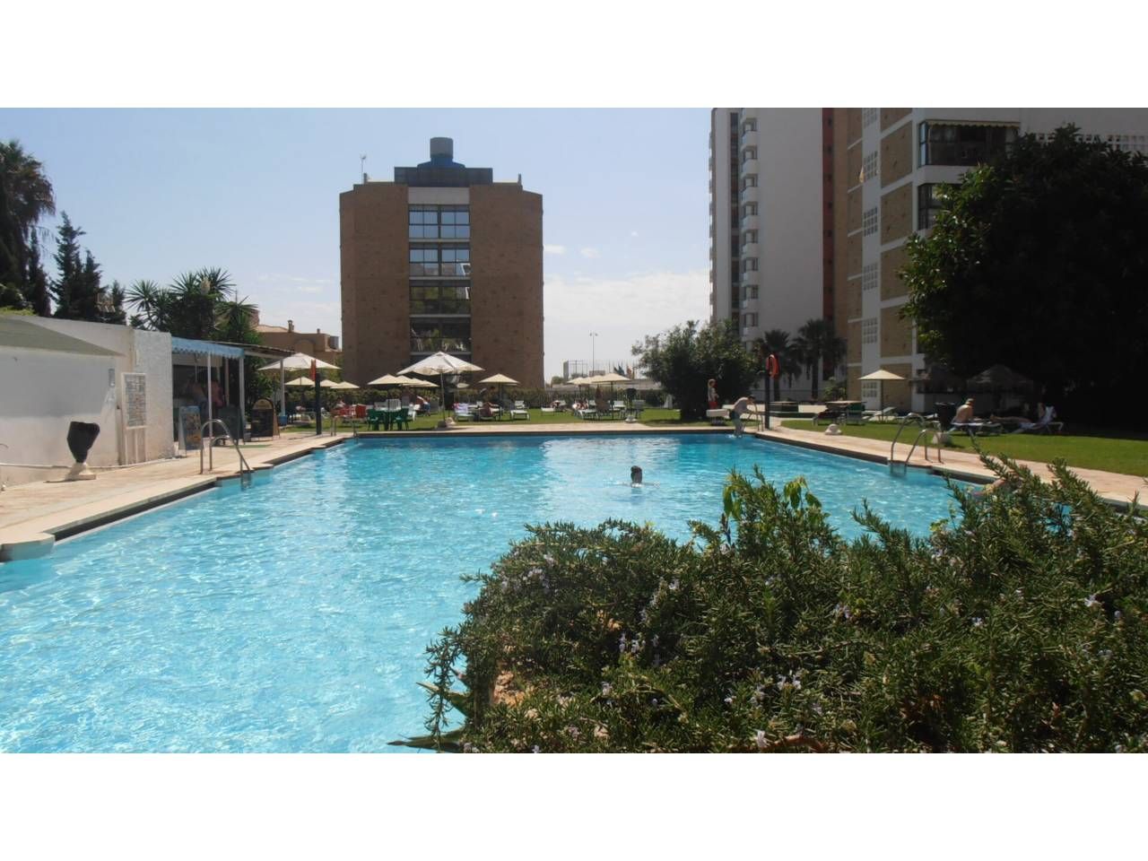 Piscina de Piso de alquiler en Benalmádena con Aire acondicionado, Calefacción y Terraza