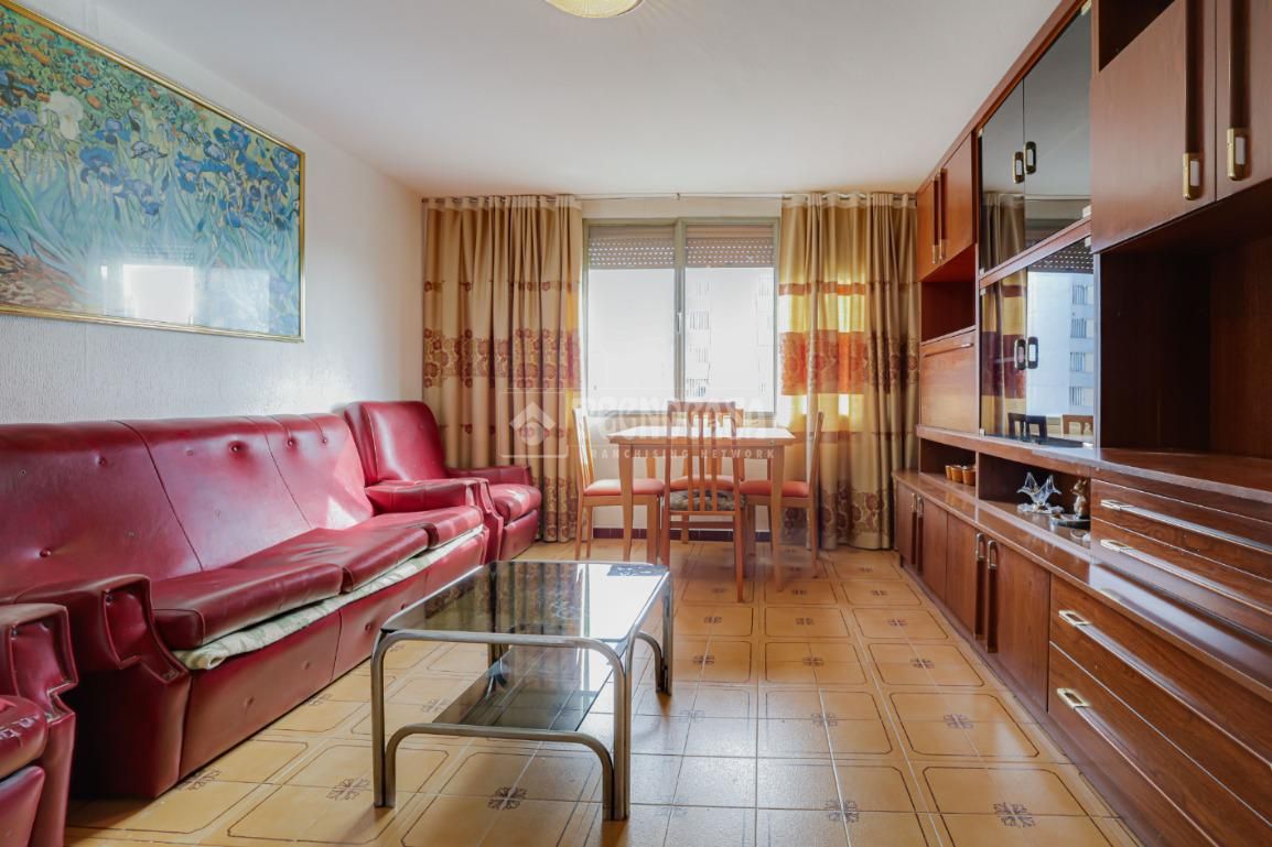 Living room of Flat for sale in L'Hospitalet de Llobregat
