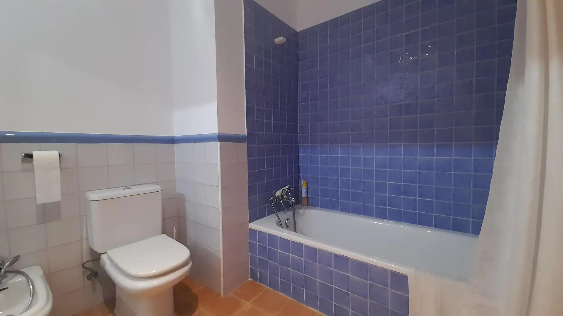 Bathroom of Flat for sale in Benalmádena  with Air Conditioner, Terrace and Storage room