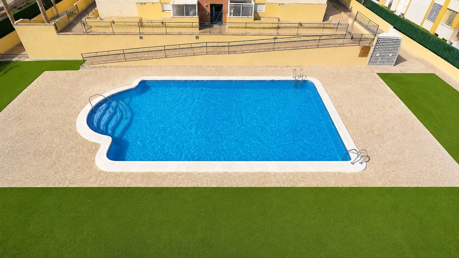 Piscina de Apartament en venda en Águilas amb Jardí privat i Piscina comunitària