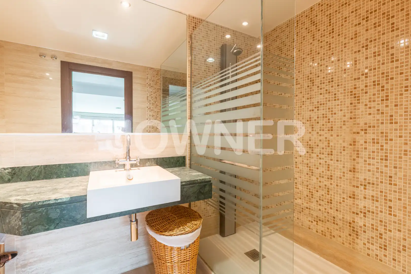 Bathroom of Flat for rent in Madrid  with Air Conditioner and Furnished