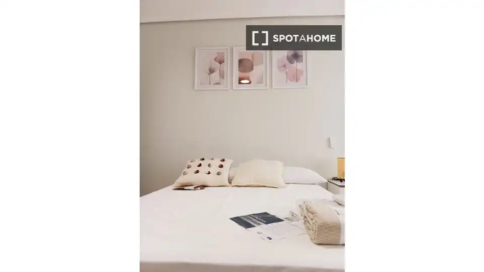 Bedroom of Flat for rent in Valencia  with Air Conditioner, Heating and Furnished