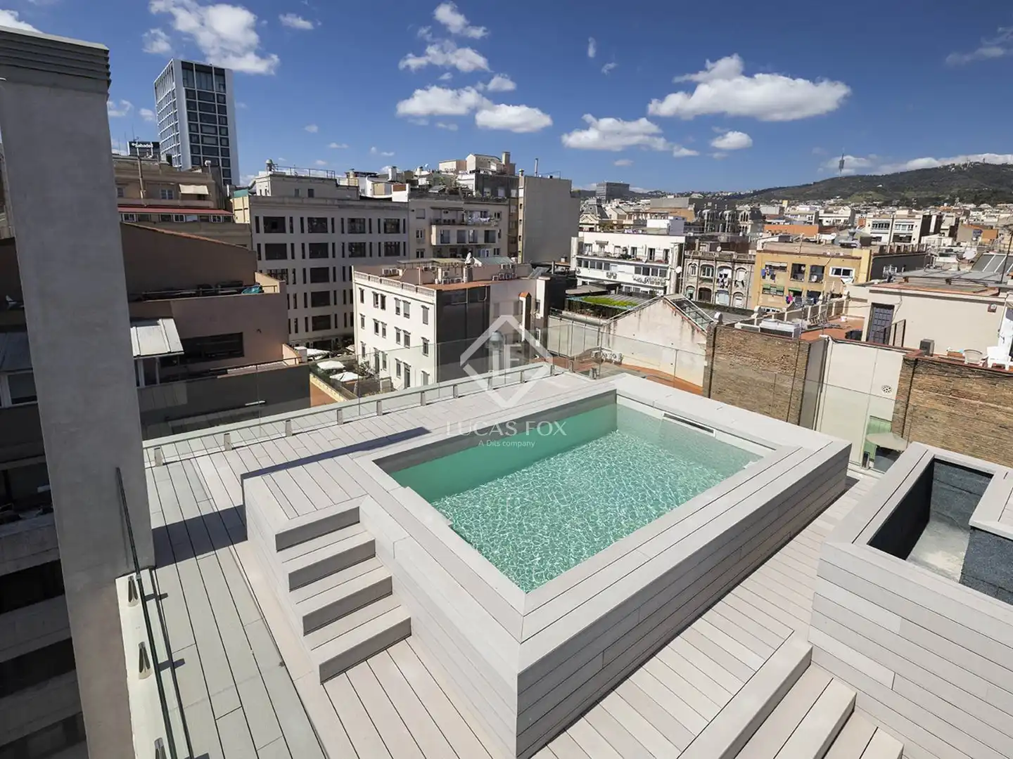 Schwimmbecken von Wohnung zum Verkauf in Barcelona mit Klimaanlage, Terrasse und Schwimmbad