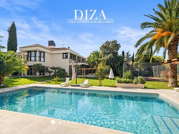 House with balcony for sale in Travesía de los Olmos