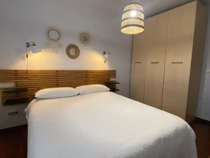 Schlafzimmer von Wohnung zur Miete in Suances mit Parkett, Schwimmbad und Möbliert