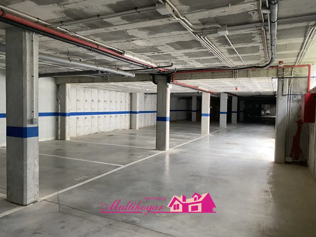 Parkplatz von Erdgeschoss zum Verkauf in Sant Josep de sa Talaia mit Klimaanlage, Heizung und Privatgarten