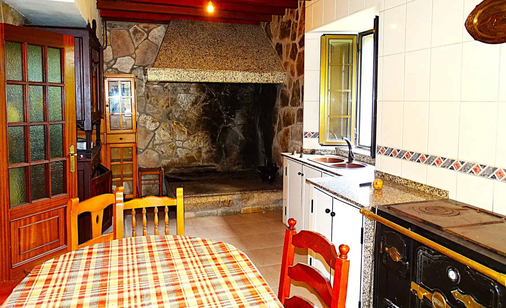 Cuina de Finca rústica en venda en Ourol amb Calefacció, Jardí privat i Parquet