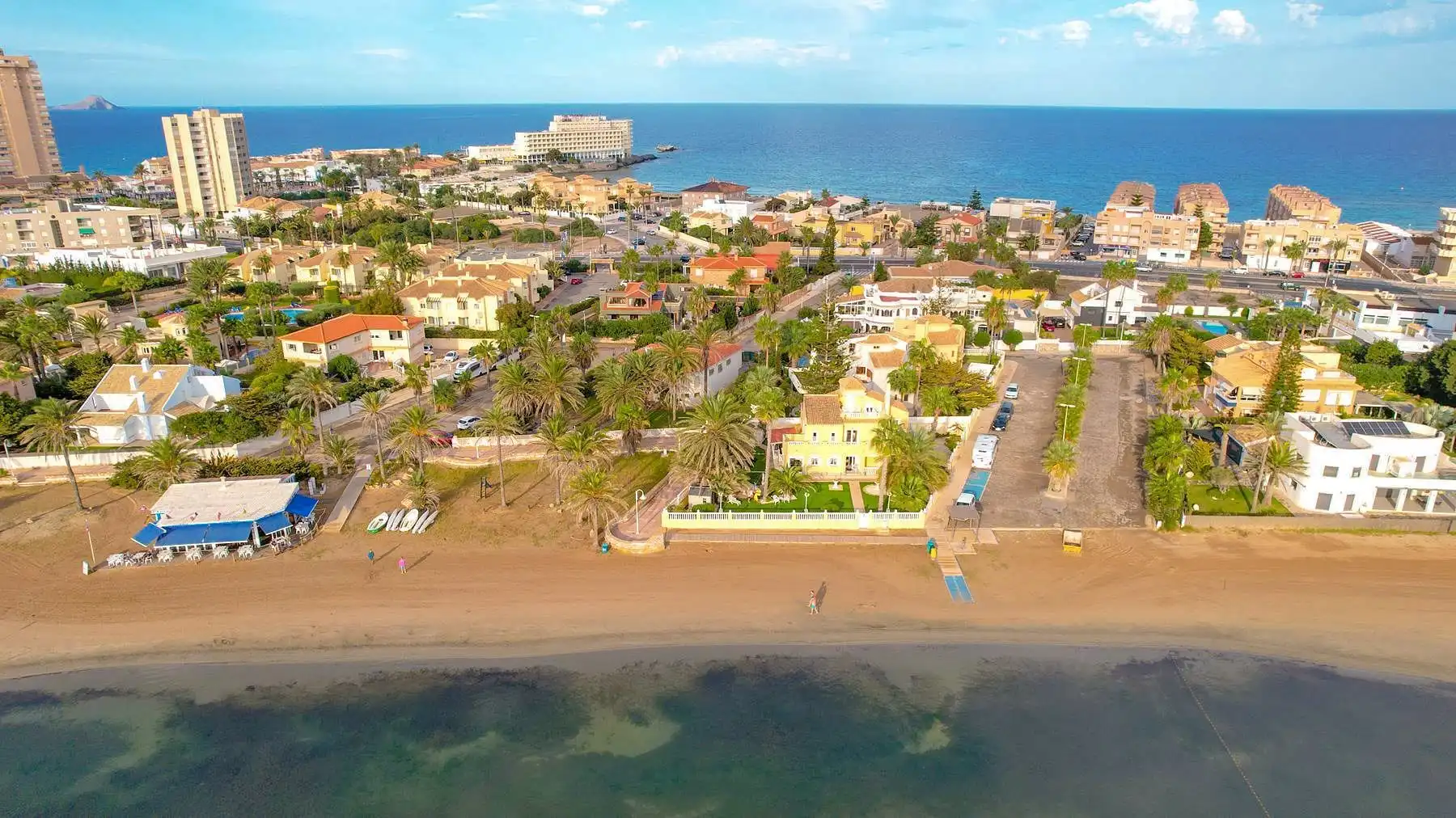 Außenansicht von Haus oder Chalet zum Verkauf in La Manga del Mar Menor mit Klimaanlage, Heizung und Privatgarten