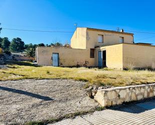 Außenansicht von Country house zum verkauf in Campo de Mirra / El Camp de Mirra mit Privatgarten und Abstellraum