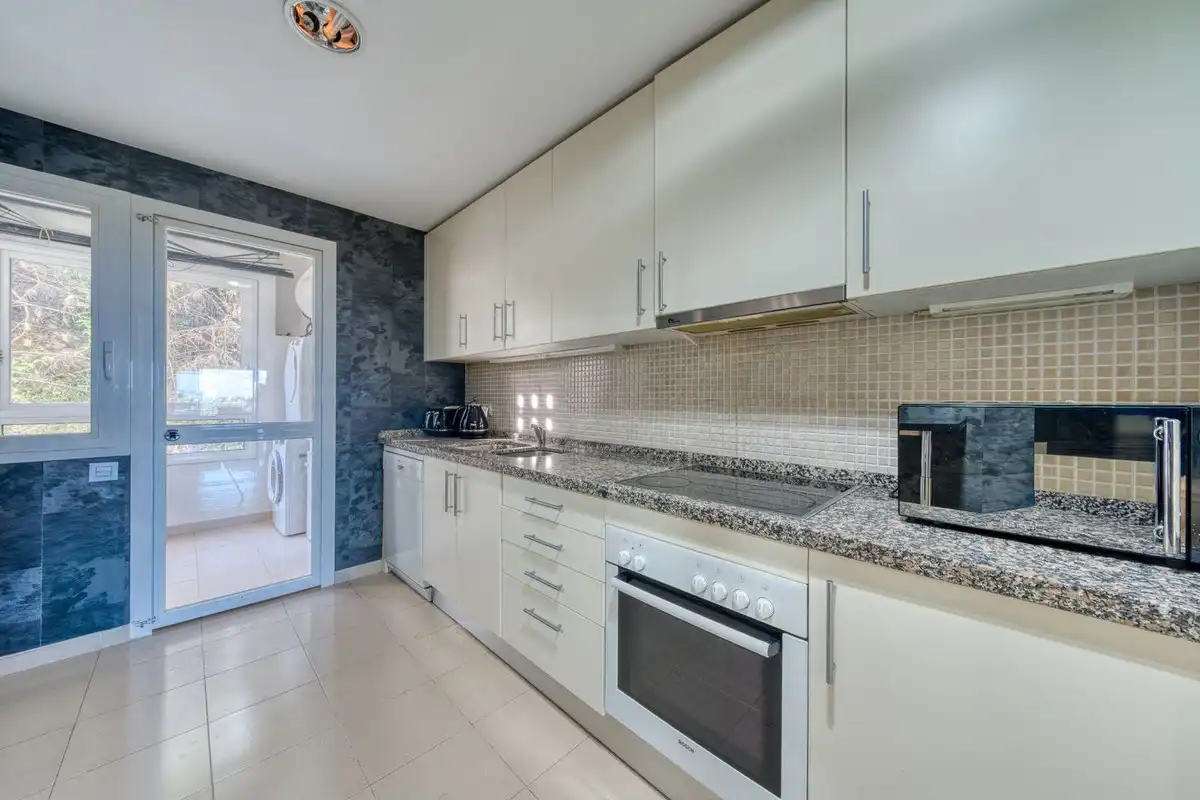 Cocina de Apartamento en venta en Benahavís con Aire acondicionado, Terraza y Piscina comunitaria