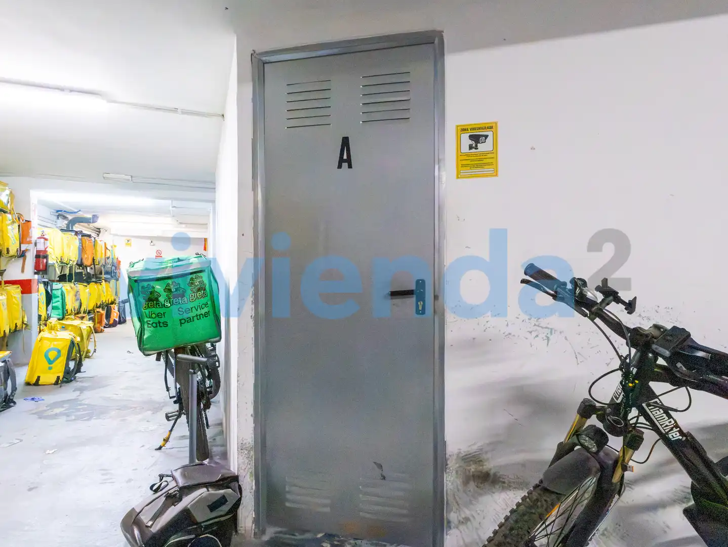 Aparcament de Local en venda en Madrid