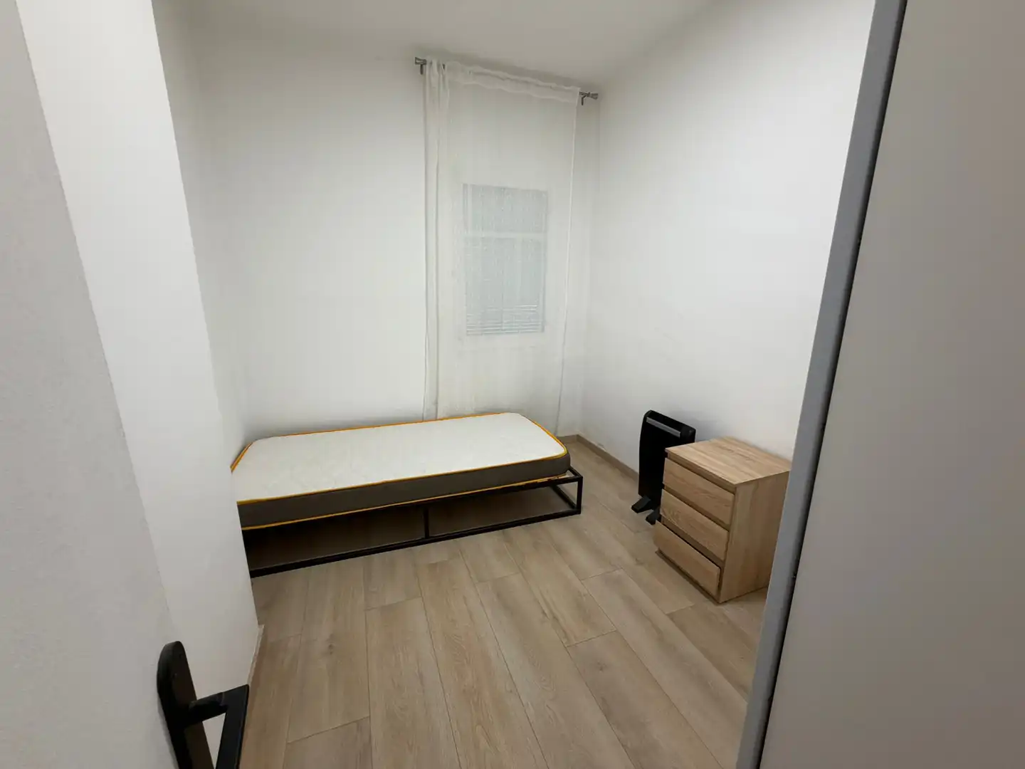 Habitación de Piso de alquiler en Lleida con Aire acondicionado, Calefacción y Parquet