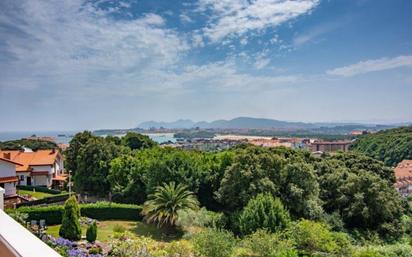 Jardí de Casa o xalet en venda en Arnuero amb Terrassa i Balcó