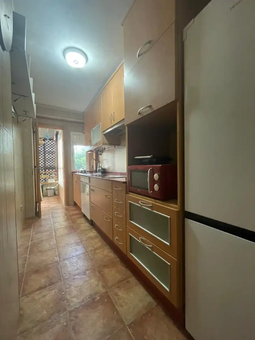 Cuina de Pis de lloguer en Ferrol amb Calefacció, Moblat i Forn