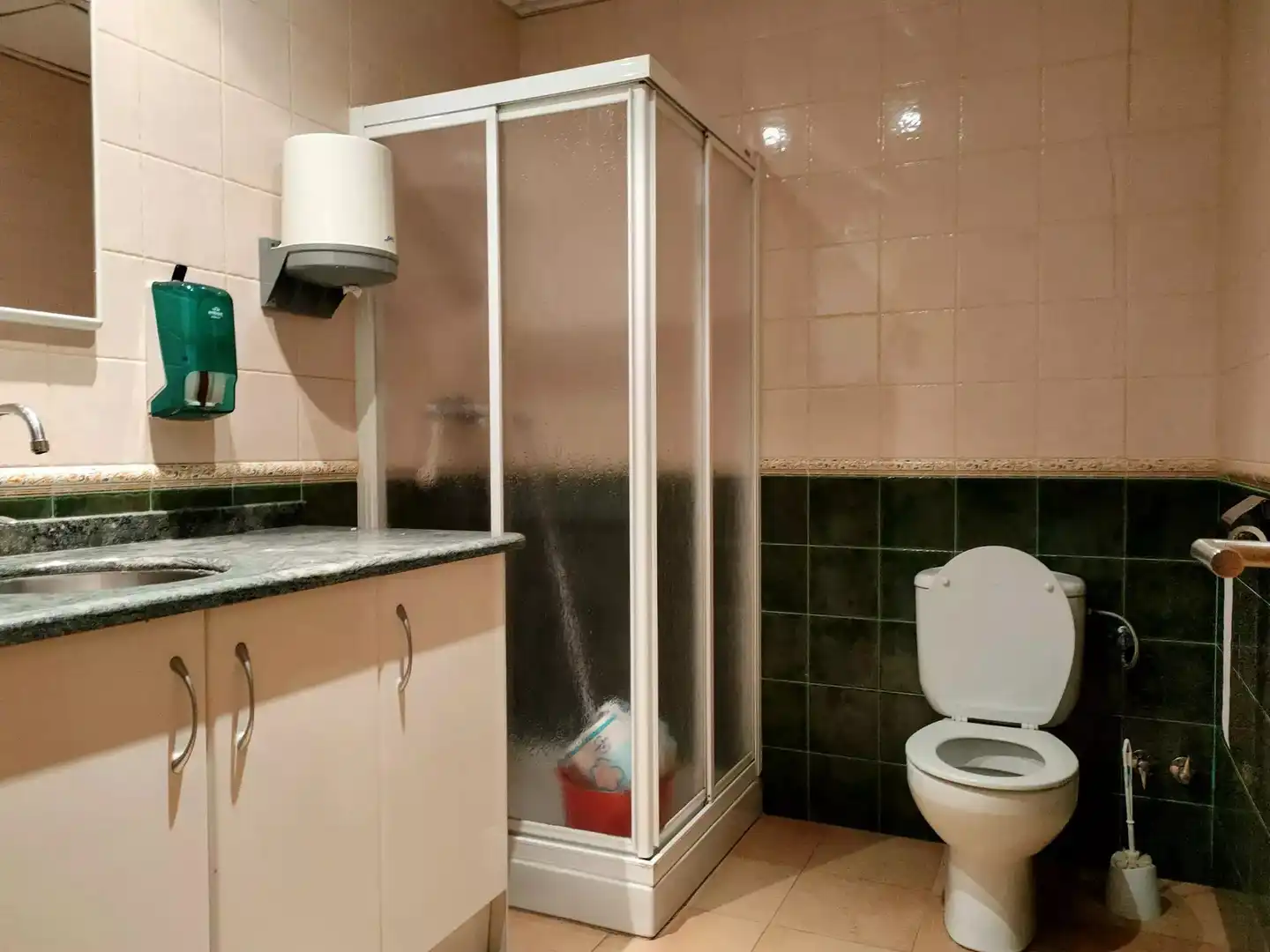 Badezimmer von Fabrikhallen zur Miete in Maçanet de la Selva mit Heizung