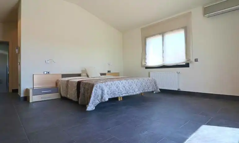 Dormitori de Casa o xalet en venda en Peralada amb Aire condicionat, Calefacció i Terrassa