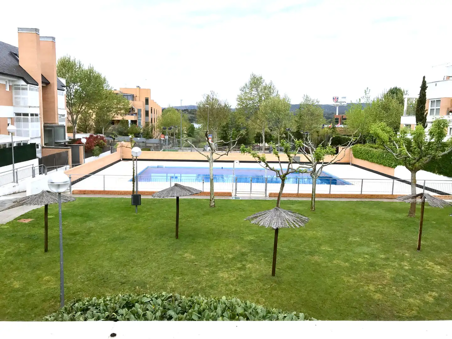 Piscina de Ático en venta en Las Rozas de Madrid con Aire acondicionado, Calefacción y Terraza
