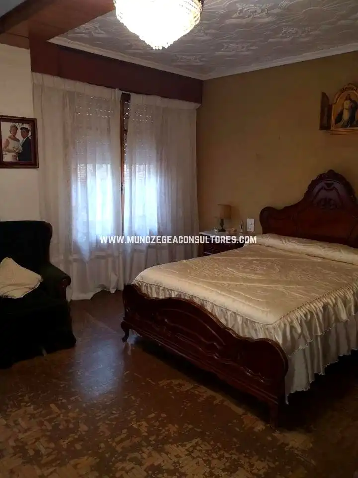 Habitación de Piso en venta en Lucena con Trastero y Amueblado