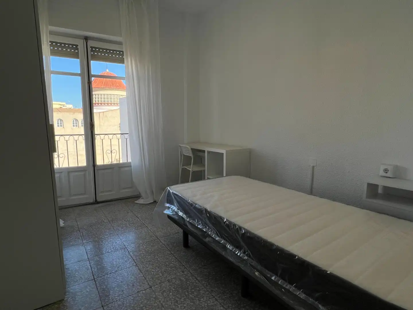 Habitación de Piso de alquiler en Elche / Elx con Amueblado y Balcón