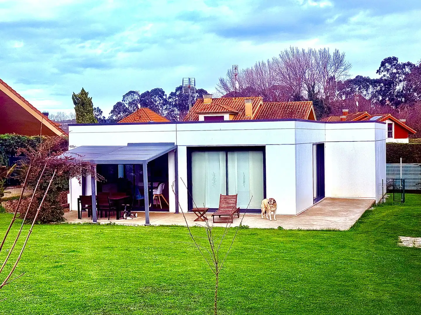 Vista exterior de Casa o xalet en venda en Gijón  amb Calefacció, Jardí privat i Moblat