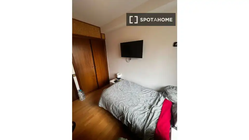 Bedroom of Flat for share in Barcelona  with Air Conditioner, Heating and Furnished