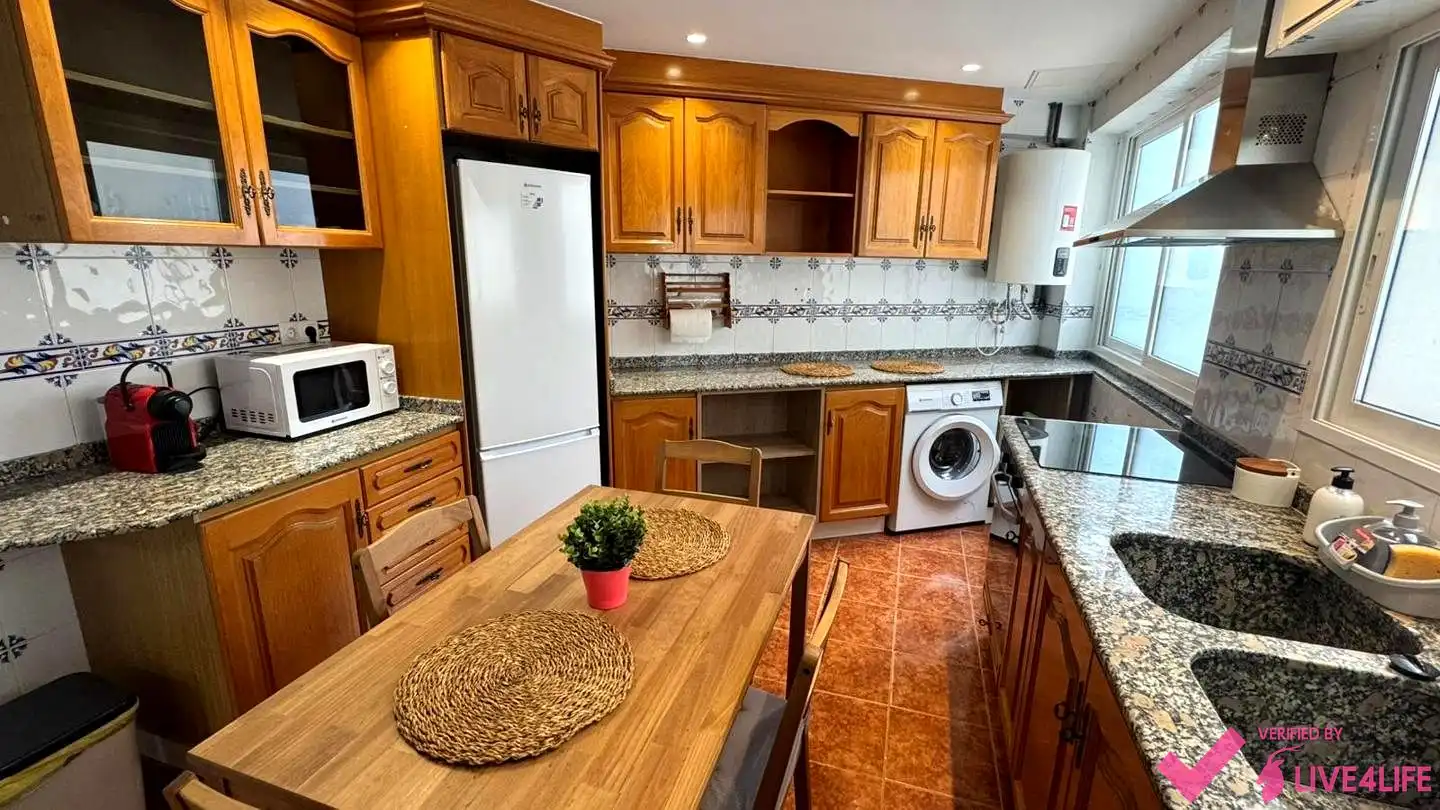 Cocina de Piso para compartir en Valencia con Calefacción y Amueblado