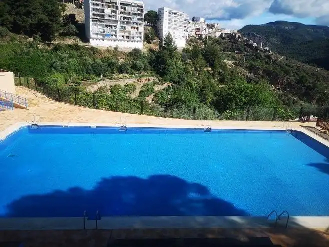 Piscina de Edificio en venta en Llucena / Lucena del Cid