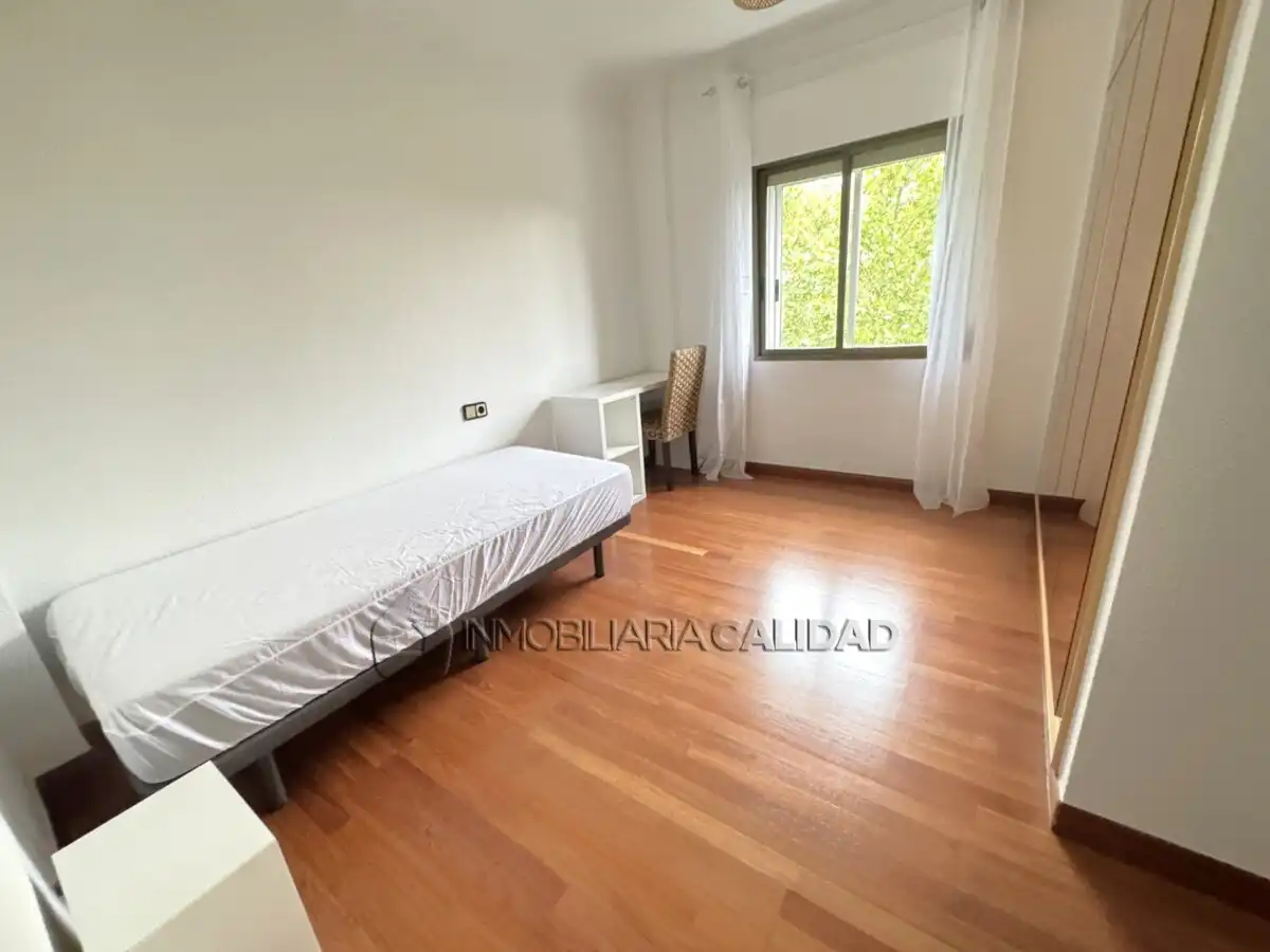 Schlafzimmer von Wohnung zur Miete in Burgos mit Heizung und Möbliert