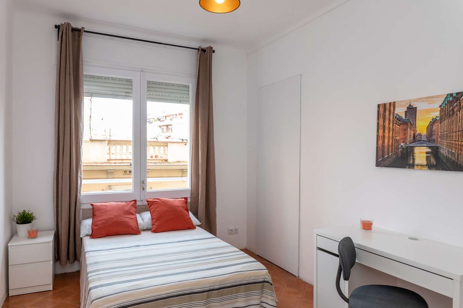 Flat to share in El Clot