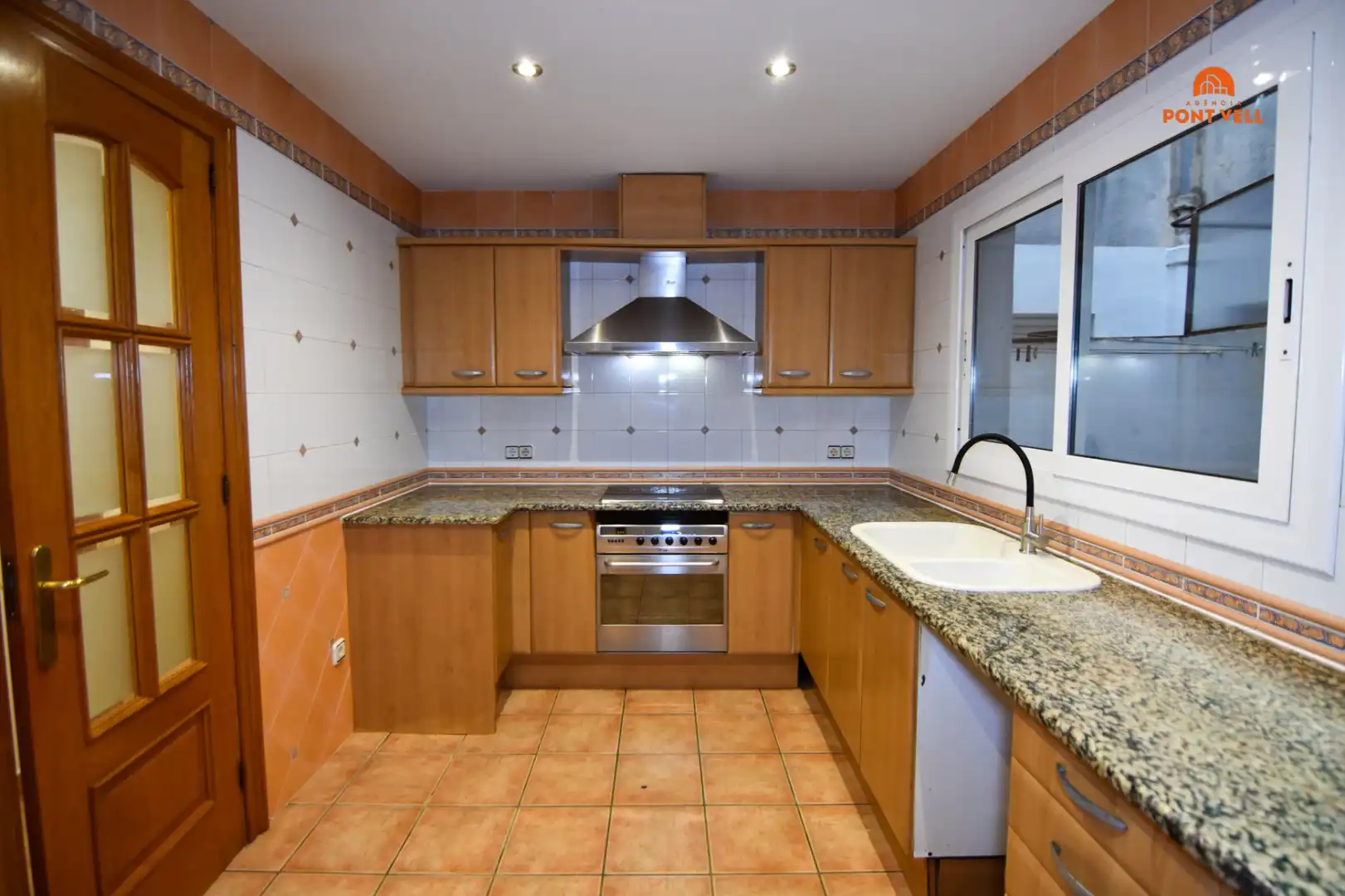 Cocina de Piso en venta en La Bisbal d'Empordà con Calefacción, Terraza y Balcón