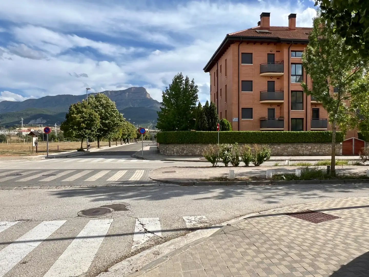 Exterior view of Flat for sale in Jaca  with Heating, Parquet flooring and Terrace