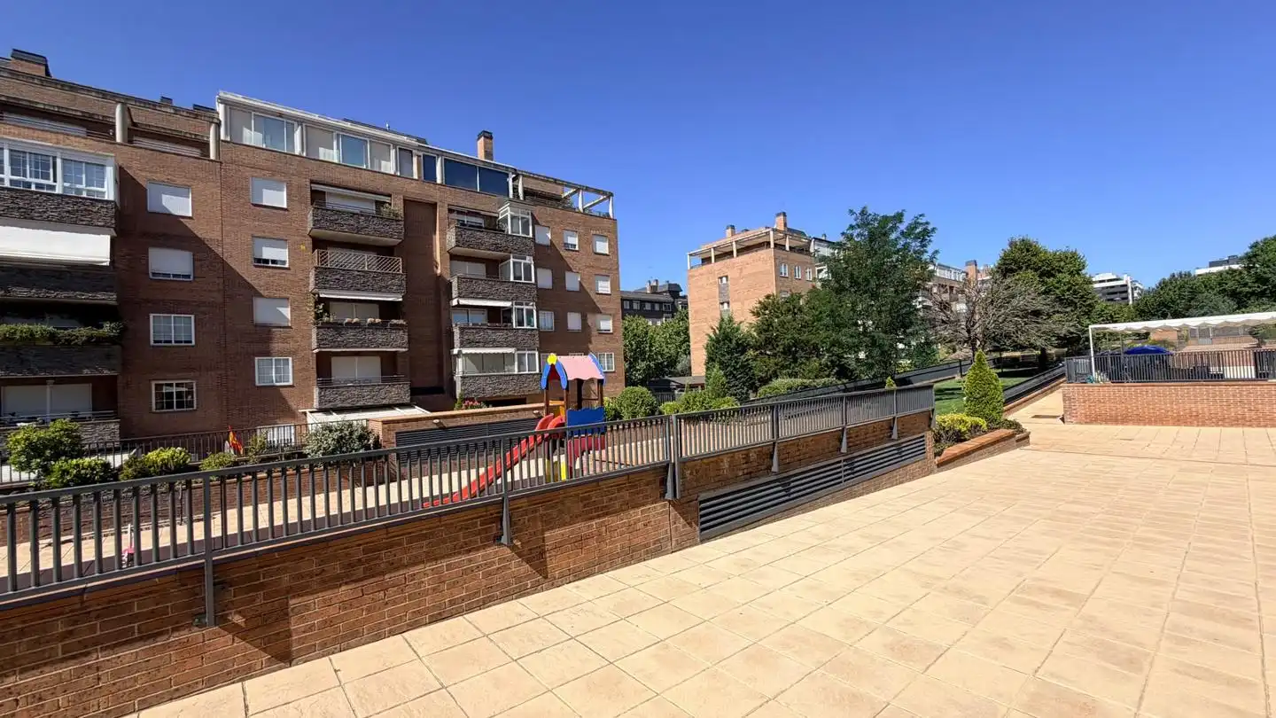 Vista exterior de Pis en venda en San Sebastián de los Reyes amb Aire condicionat, Calefacció i Parquet