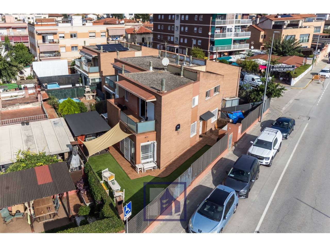 Exterior view of House or chalet for sale in Santa Perpètua de Mogoda  with Heating, Parquet flooring and Terrace