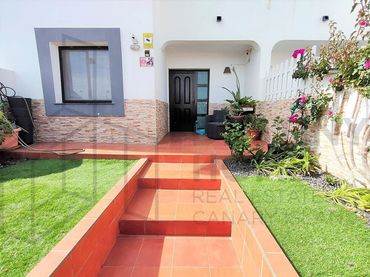 Adossat amb piscina en venda a Corralejo