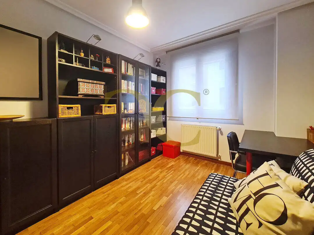 Bedroom of Flat for sale in Gijón   with Heating, Terrace and Furnished