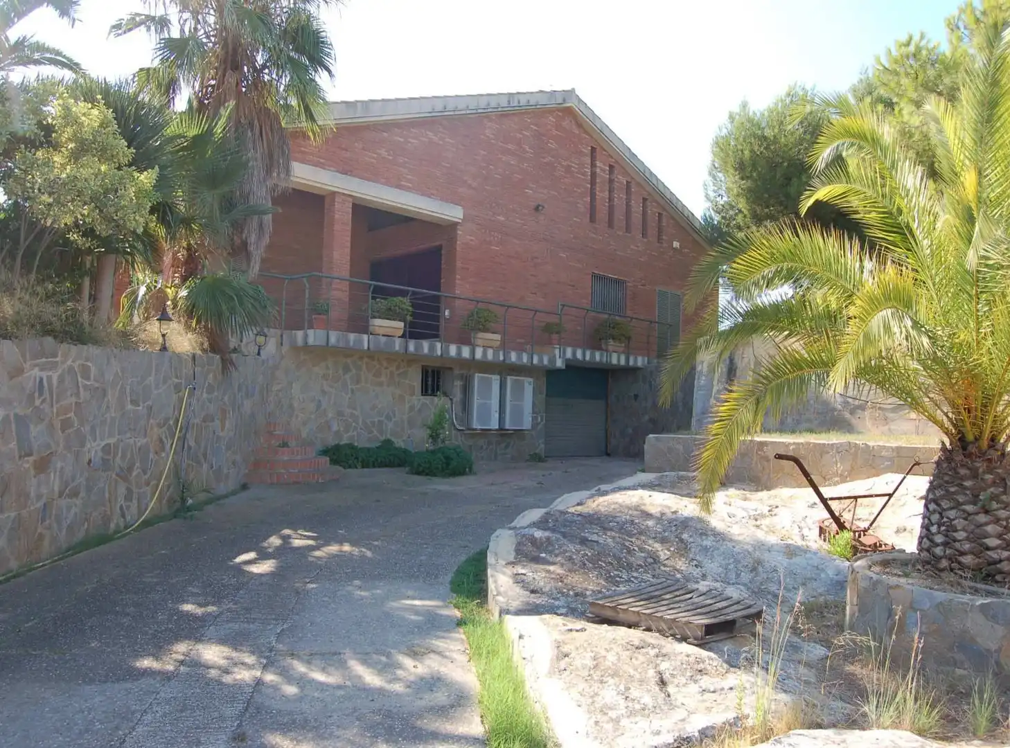 Vista exterior de Finca rústica en venda en Vilanova i la Geltrú amb Aire condicionat, Calefacció i Traster