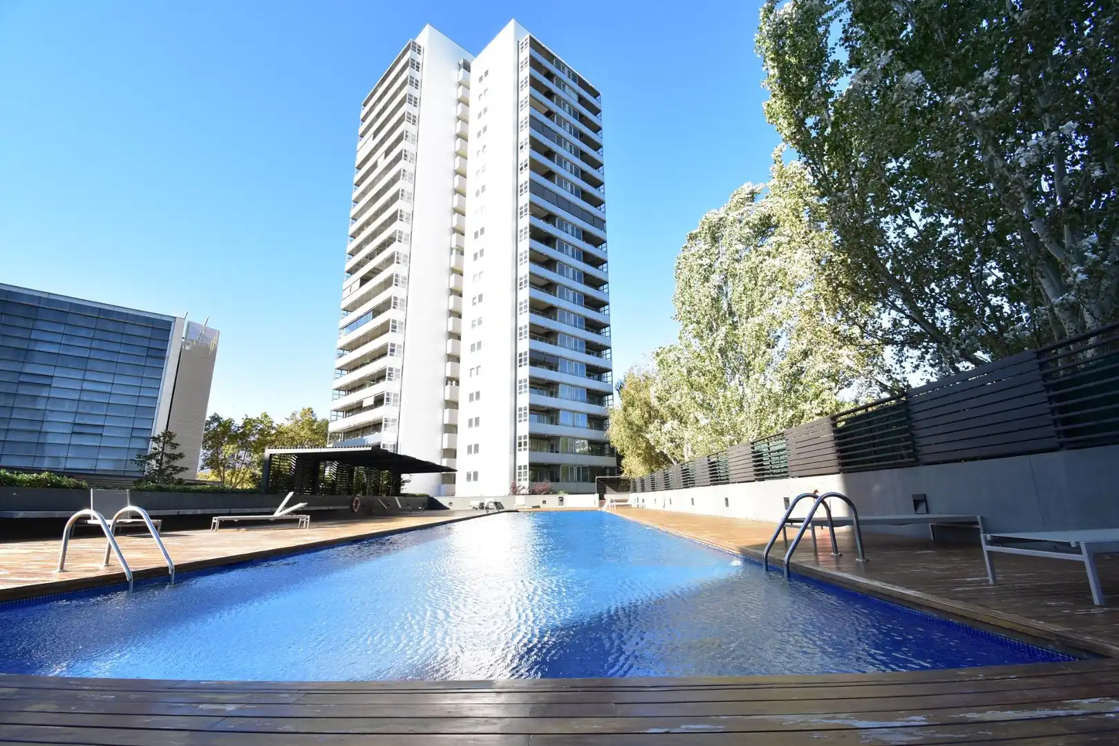Swimming pool of Flat for rent in Barcelona  with Air Conditioner, Heating and Parquet flooring