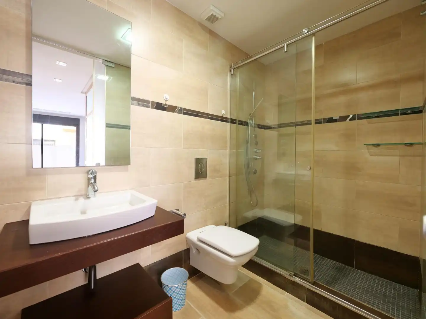 Baño de Apartamento en venta en Guardamar del Segura con Aire acondicionado, Jardín privado y Terraza