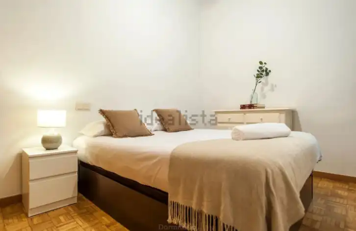 Schlafzimmer von Wohnung zur Miete in Madrid mit Heizung und Möbliert