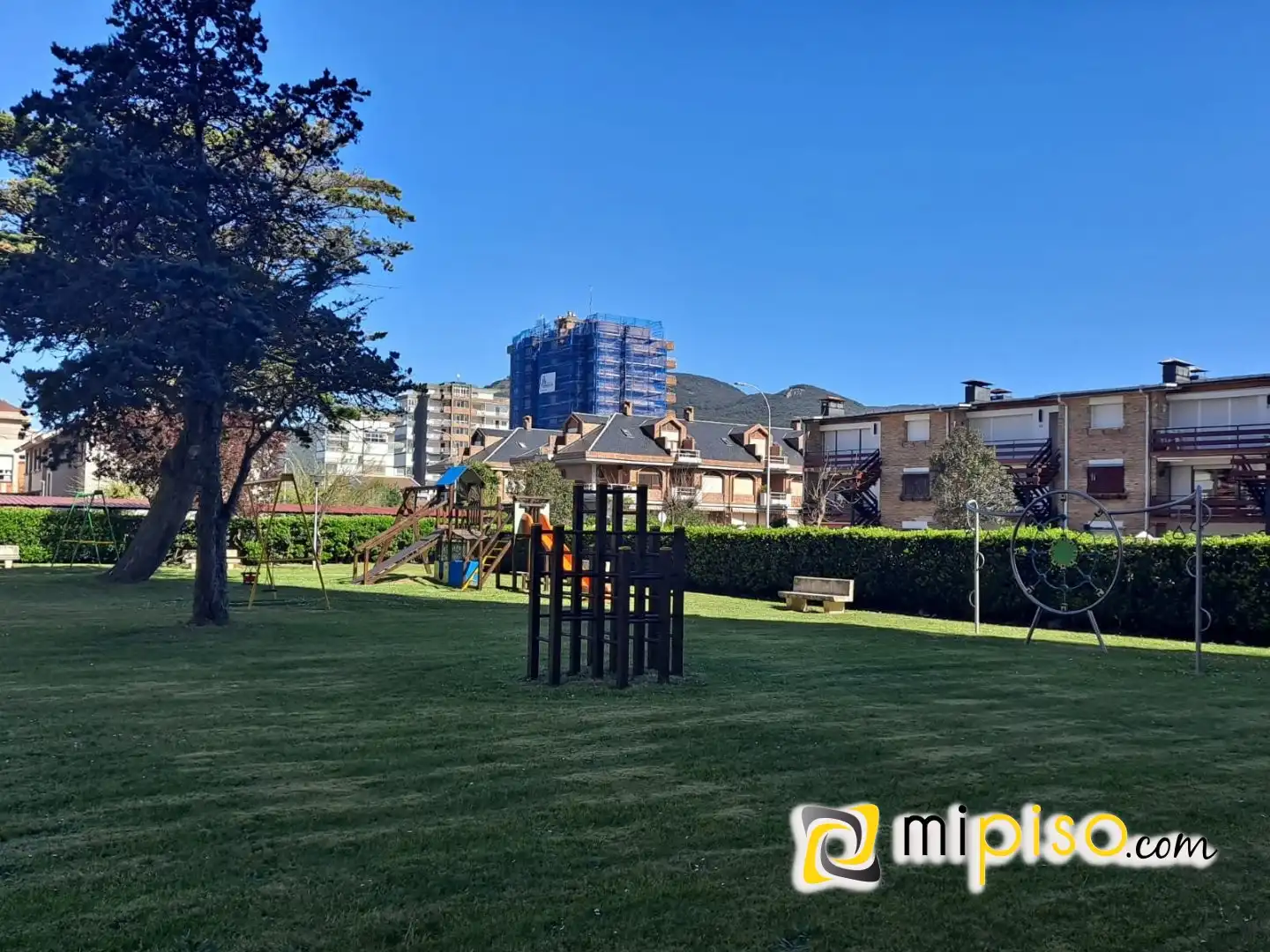 Jardí de Pis de lloguer en Laredo amb Moblat