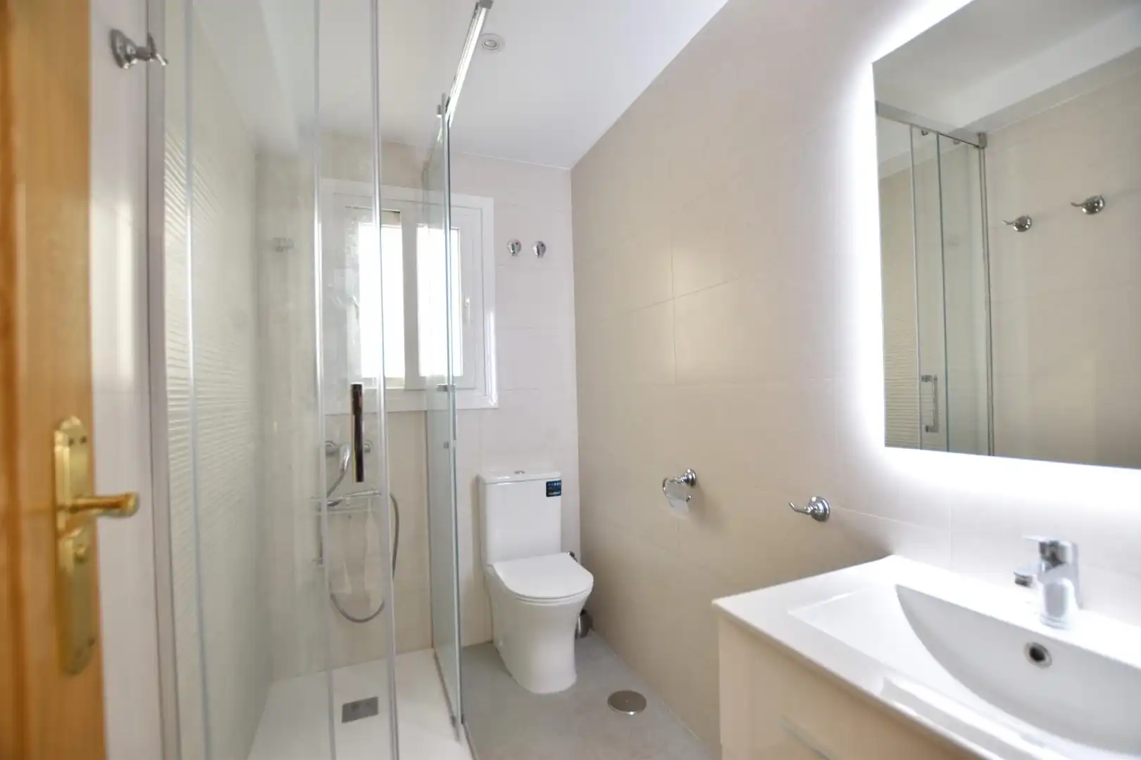 Bathroom of Flat for rent in Granada  with Air Conditioner and Furnished