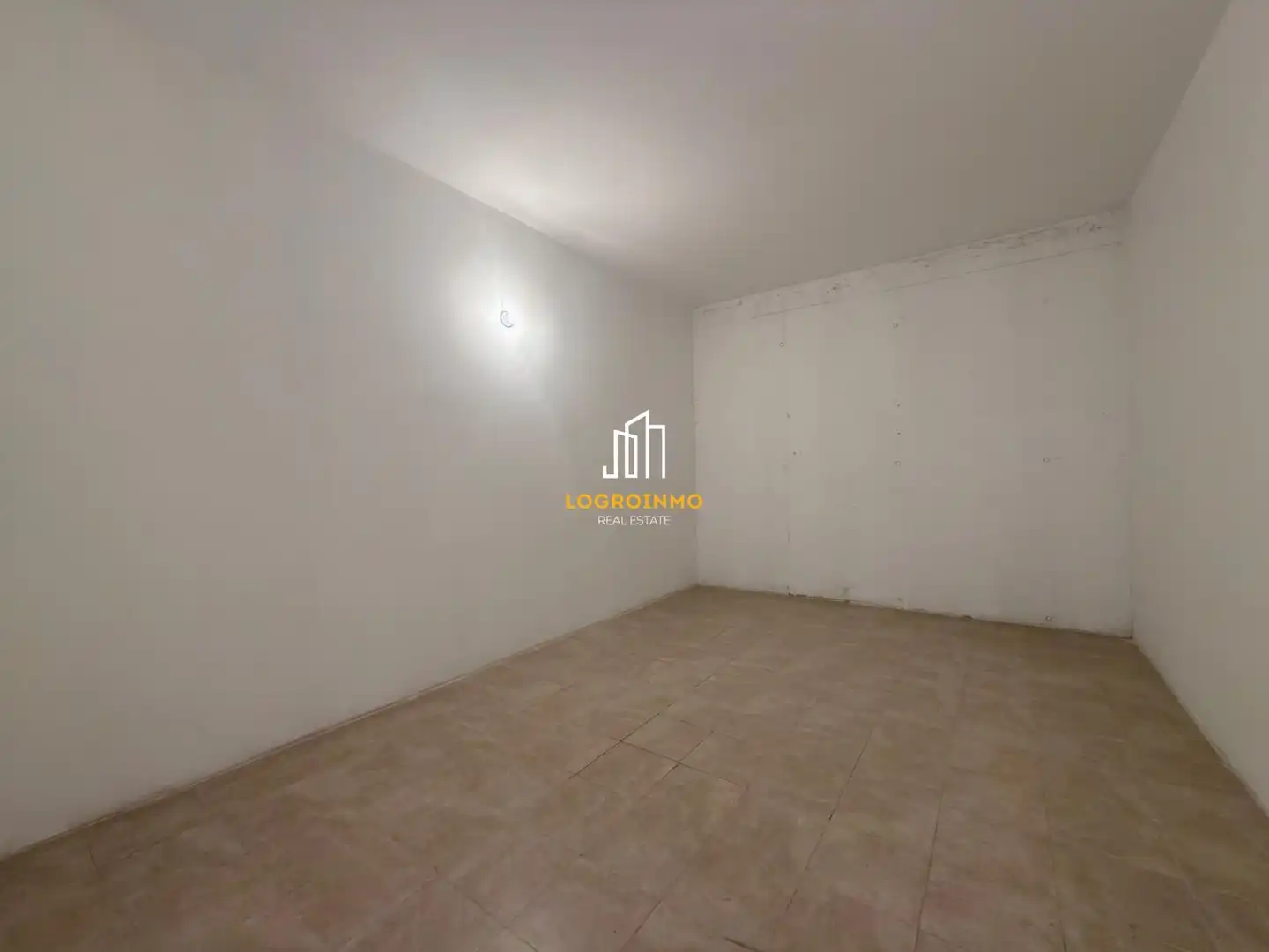 Flat for sale in  Logroño  with Air Conditioner, Heating and Private garden